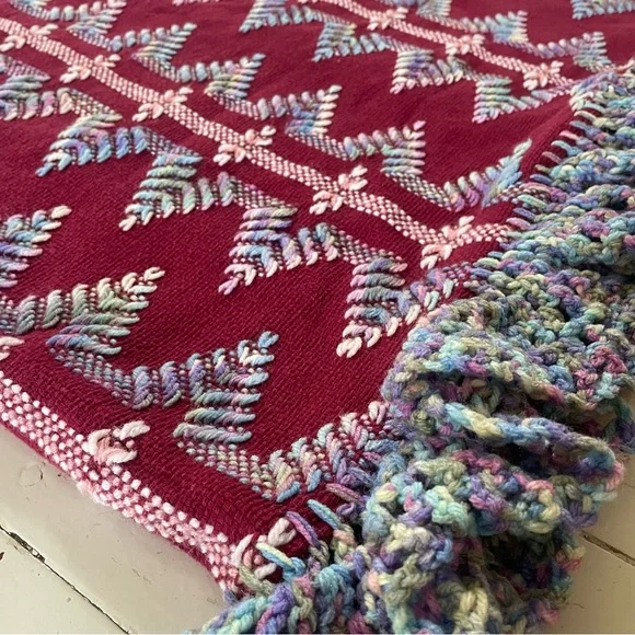 Vintage Crochet Ruffle Hem Handmade Blanket chevron stripe